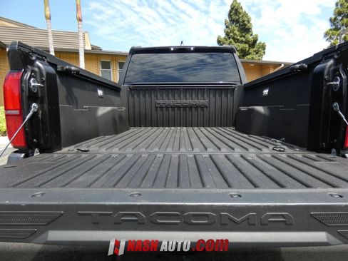 Used 2025 Toyota Tacoma TRD Sport AWD/4WD image 29