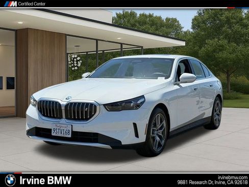 Used 2025 BMW i5 eDrive40i w/ Premium Package RWD image 1