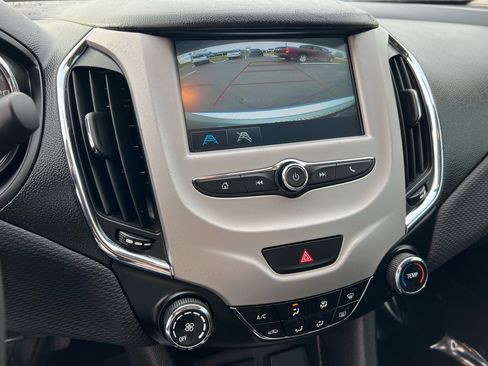 Used 2018 Chevrolet Cruze LS image 32