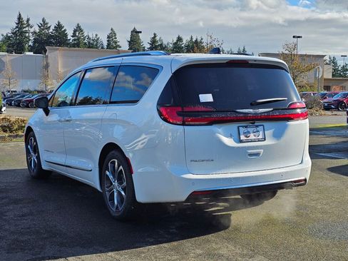 New 2026 Chrysler Pacifica Pinnacle image 6