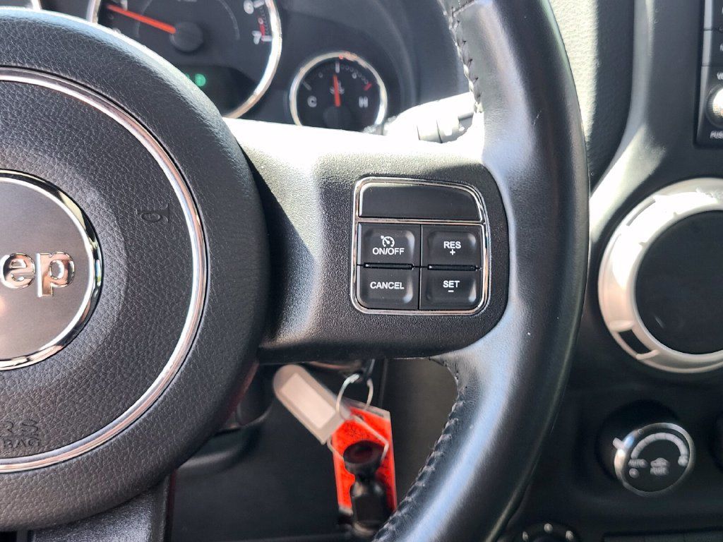 Used 2016 Jeep Wrangler Unlimited Rubicon w/ Connectivity Group AWD/4WD image 27