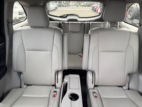 Used 2018 Toyota Highlander Limited Platinum AWD/4WD image 18