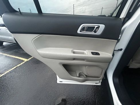Used 2014 Ford Explorer XLT w/ Equipment Group 202A image 16
