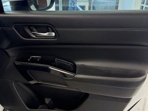 Used 2022 Nissan Pathfinder SV w/ SV Black Package image 23