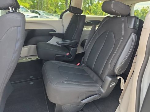 Used 2023 Chrysler Voyager LX FWD image 11
