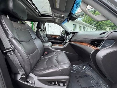 Used 2018 Cadillac Escalade ESV Luxury image 33