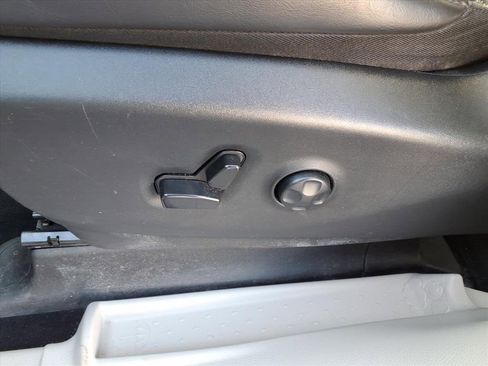 Certified 2023 Chrysler Pacifica Touring-L image 13