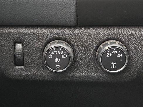 Used 2015 Chevrolet Colorado Z71 AWD/4WD image 17