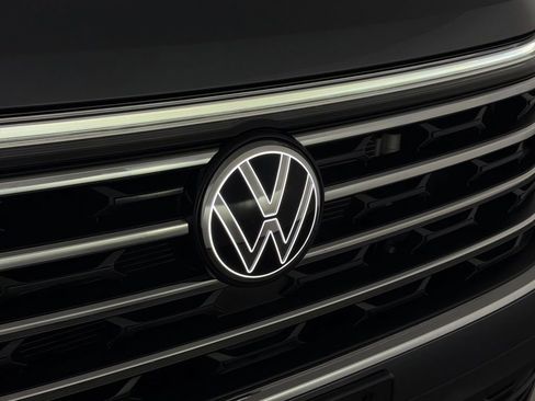 Used 2025 Volkswagen Atlas SE FWD image 13