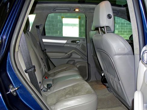 Used 2014 Porsche Cayenne GTS image 20