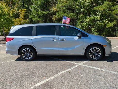 Used 2024 Honda Odyssey EX-L image 3