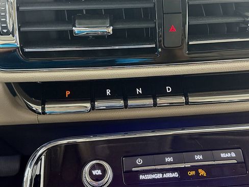 Used 2024 Lincoln Navigator Premiere image 17