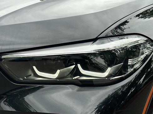 Used 2022 BMW X5 M50i w/ Premium Package image 37