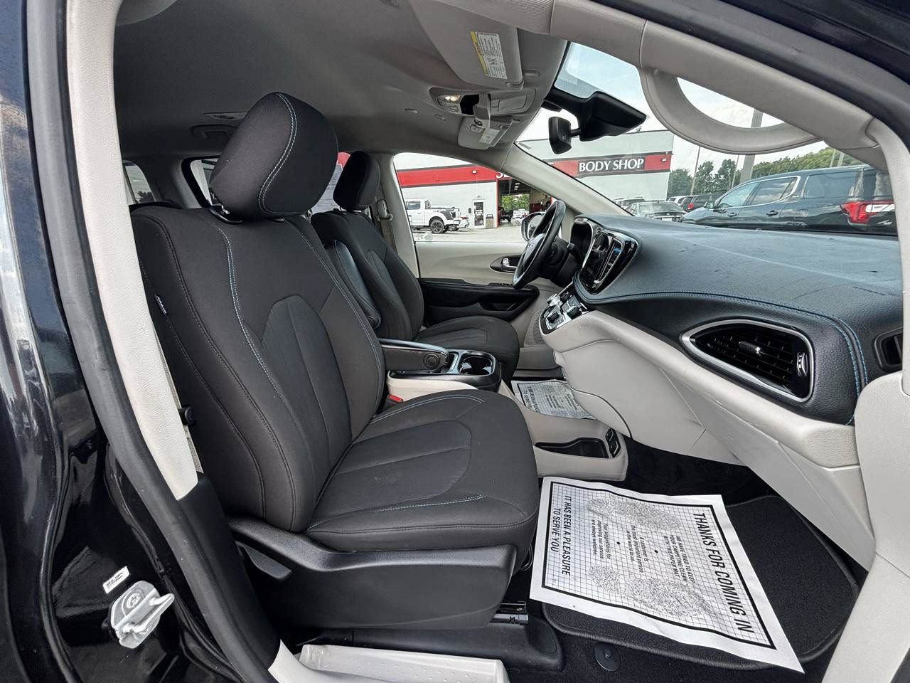 Used 2021 Chrysler Pacifica Touring FWD image 10