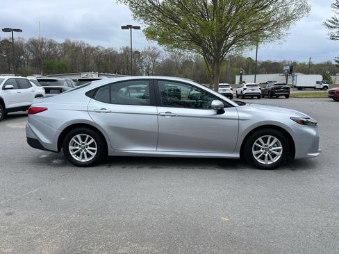 Used 2025 Toyota Camry SE FWD image 8