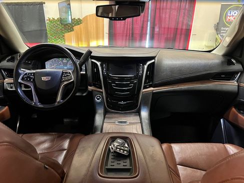 Used 2015 Cadillac Escalade ESV Luxury image 14