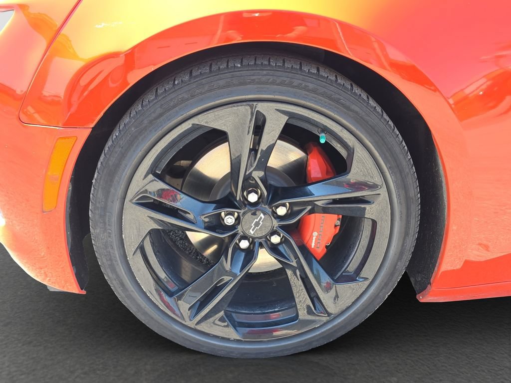 Used 2021 Chevrolet Camaro LT w/ Technology Package RWD image 4