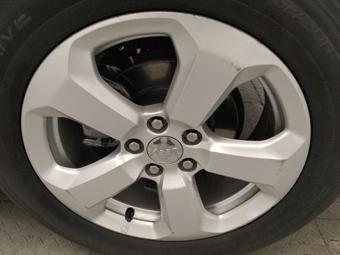 Used 2019 Jeep Compass Latitude FWD image 31