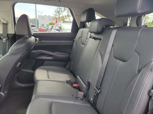 Used 2025 Kia Sorento S w/ Panoramic Sunroof Package image 11