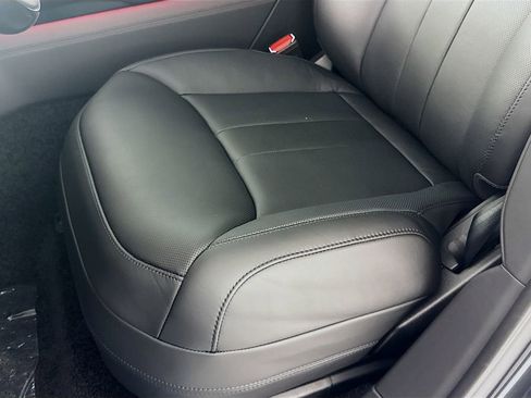 Used 2025 Land Rover Range Rover Long Wheelbase SE image 19