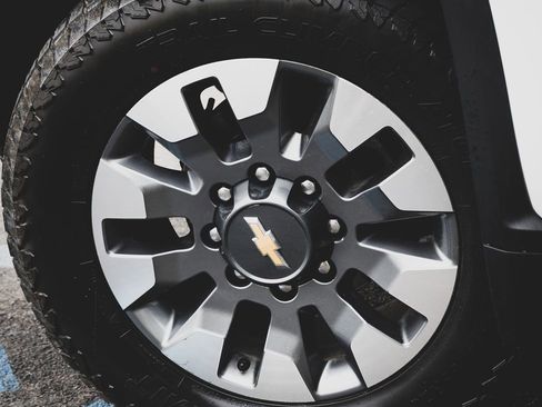 Used 2023 Chevrolet Silverado 2500 Custom w/ Custom Convenience Package image 4