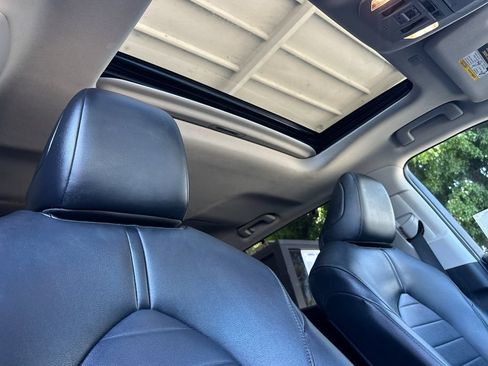 Used 2021 Toyota Highlander XLE FWD image 17
