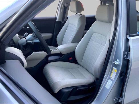 Used 2023 Honda HR-V LX image 9