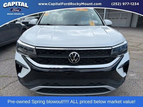 Used 2022 Volkswagen Taos SE w/ Driver Assistance Package FWD image 1