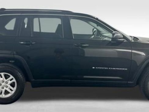 Used 2023 Jeep Grand Cherokee Laredo image 10