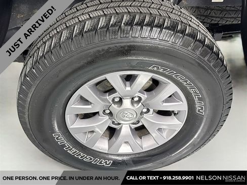 Used 2019 Toyota Tacoma SR5 AWD/4WD image 28