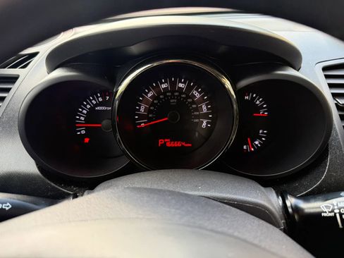 Used 2011 Kia Soul + w/ Audio Pkg FWD image 9