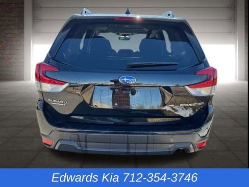 Used 2024 Subaru Forester Premium image 5