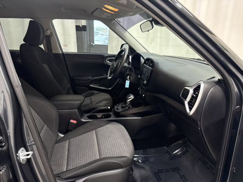 Used 2020 Kia Soul S FWD image 28