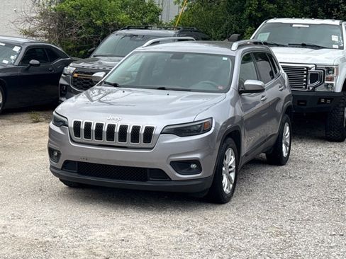 Used 2019 Jeep Cherokee Latitude w/ Popular Appearance Group FWD image 3