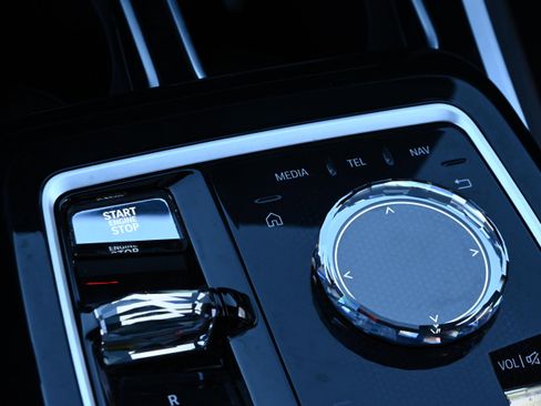 Certified 2024 BMW 760i xDrive w/ Executive Package image 20