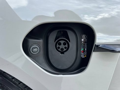 Used 2026 Porsche Taycan RWD image 45