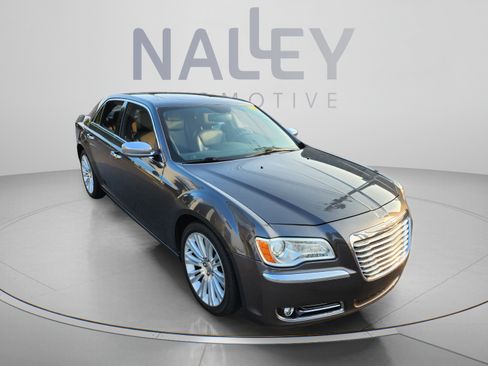 Used 2013 Chrysler 300 C RWD image 7