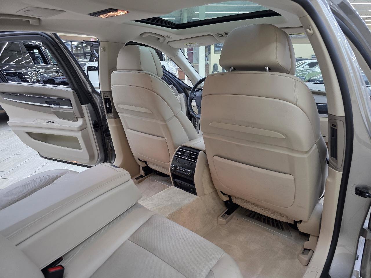 Used 2011 BMW 750Li xDrive AWD/4WD image 23