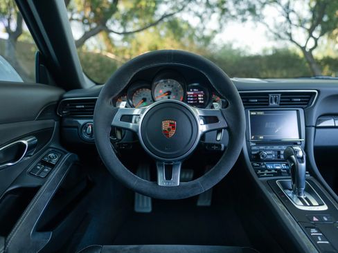 Used 2015 Porsche 911 GT3 RWD image 26