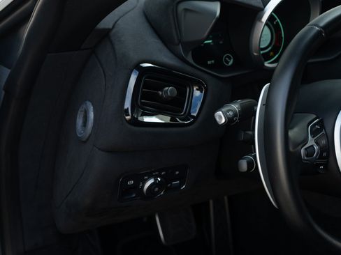 Used 2020 Aston Martin V8 Vantage Coupe RWD image 18