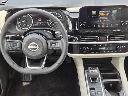 Used 2024 Nissan Pathfinder SL AWD/4WD image 23