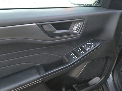 Used 2025 Ford Escape Active image 11