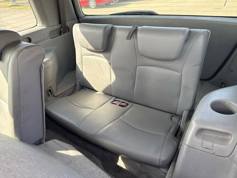 Used 2004 Toyota Highlander 4WD V6 w/ 3rd Row image 12