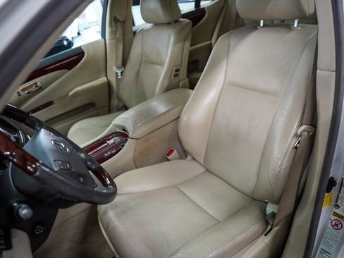 Used 2011 Lexus LS 460 AWD w/ Comfort Pkg image 4