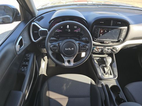 Used 2024 Kia Soul LX w/ Option Group 015 FWD image 19