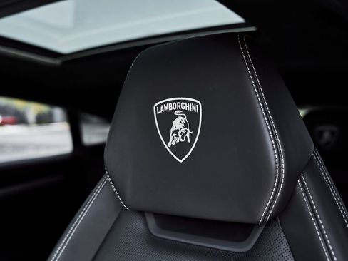 Used 2022 Lamborghini Urus AWD/4WD image 46