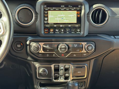 Used 2022 Jeep Wrangler Unlimited Sahara image 24