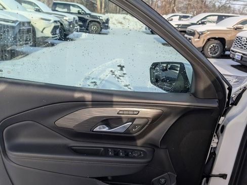 Used 2022 GMC Terrain SLT image 13