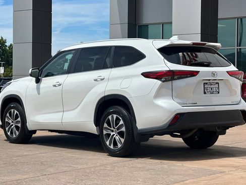 Certified 2023 Toyota Highlander XLE AWD/4WD image 7