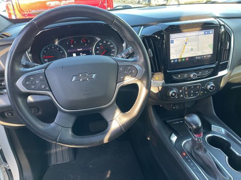 Used 2022 Chevrolet Traverse RS image 7